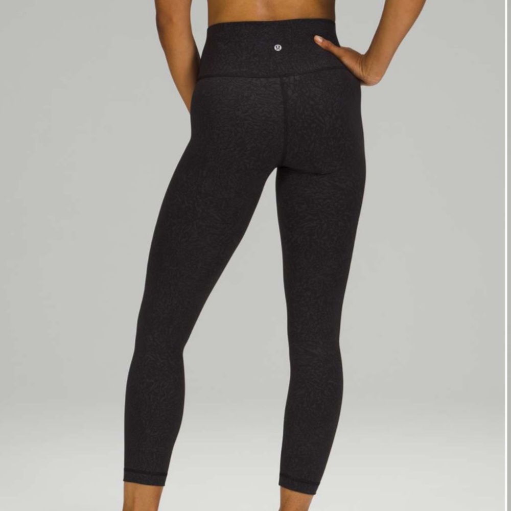 Lululemon Wunder Under Train 25" size 6 in crunch black